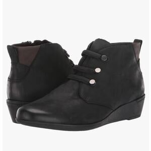 Cobb Hill Devyn Booties Ankle Chukka Boots Black Leather Zipper Sz 6 Wide